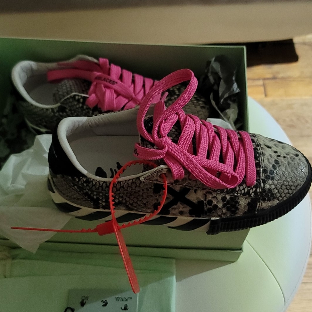 Worn 2x Off white size 36 (6)